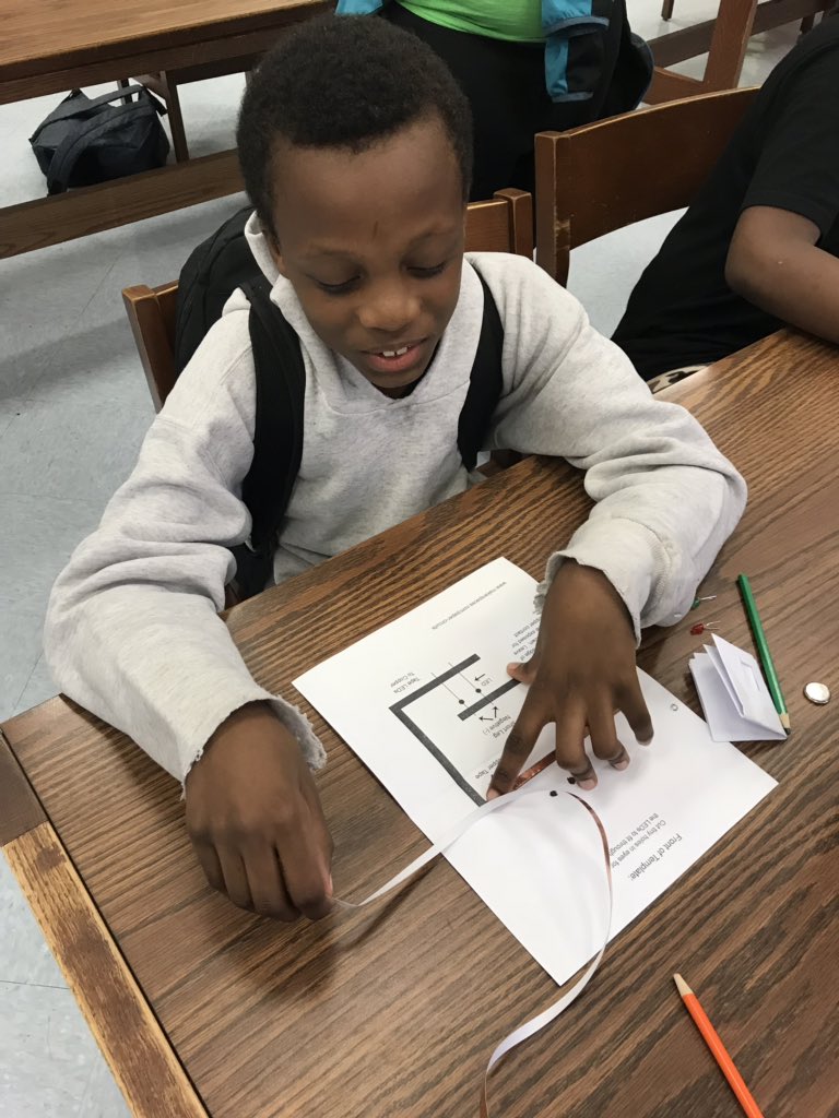 TechConnectRVA's tweet photo. Our #TechConnectRVA Ss teamed up w @behaasome #Makerspace Ss today! Look at this spooktacular collaboration! ππ #WeAreRPS @NextUpRVA @RPS_Schools https://t.co/L7Pamd7mZH