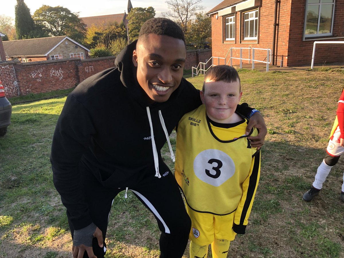 Bruce10Dyer's tweet photo. We had SO MUCH FUN today . Honestly the ATMOSPHERE was EPIC .
BIG up BFC striker Victor Adeboyejo for coming down today and joining in with the kids ❤️❤️❤️
#LoveLife #MakingMemories #Grimethorpe #BDLLSS https://t.co/5C6LPwxdNv