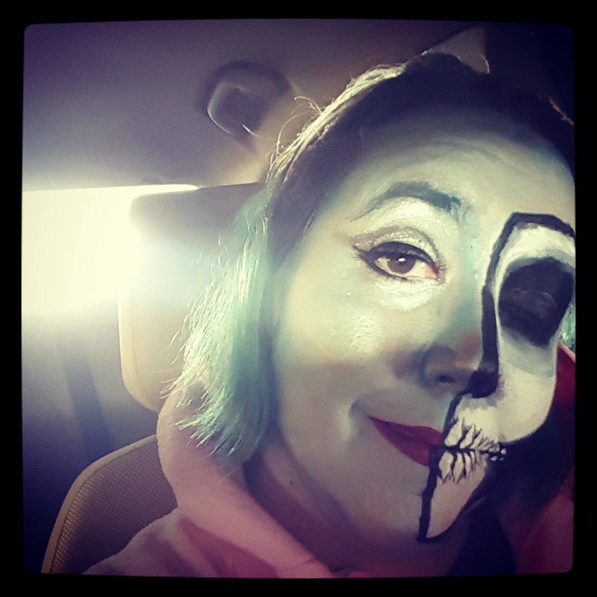 Trick or treat! I'm back to give a treat! A short makeup time lapse video of my Halloween Costume! Click the link to check it out! 
#HALLOWEEN #makeuptransformation

youtu.be/mlPezpi-83E