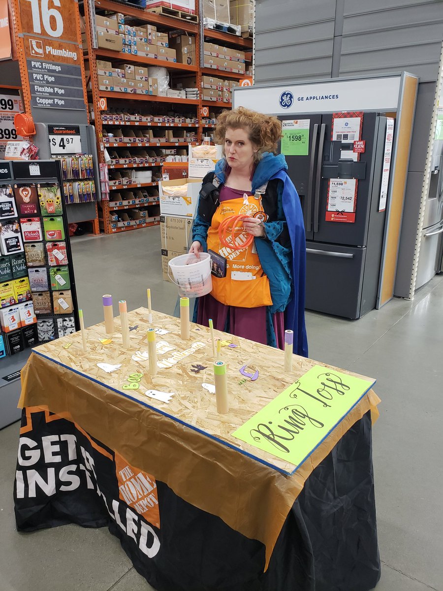 LarissaSwift1's tweet photo. Having fun at 4714! Love seeing associates dress up and make customers smile with their halloween spirit! https://t.co/5MBja6aiq3