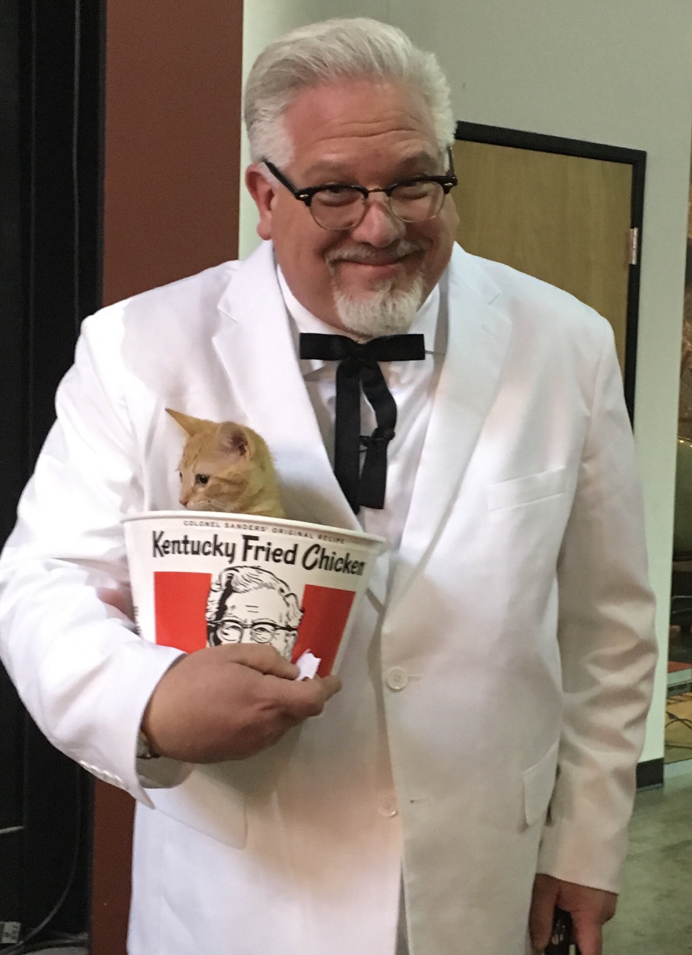 holy sh*t ! When did Glenn Beck COL Sanders ? ( KENTUCKY FRIED CHICKEN GUY )
