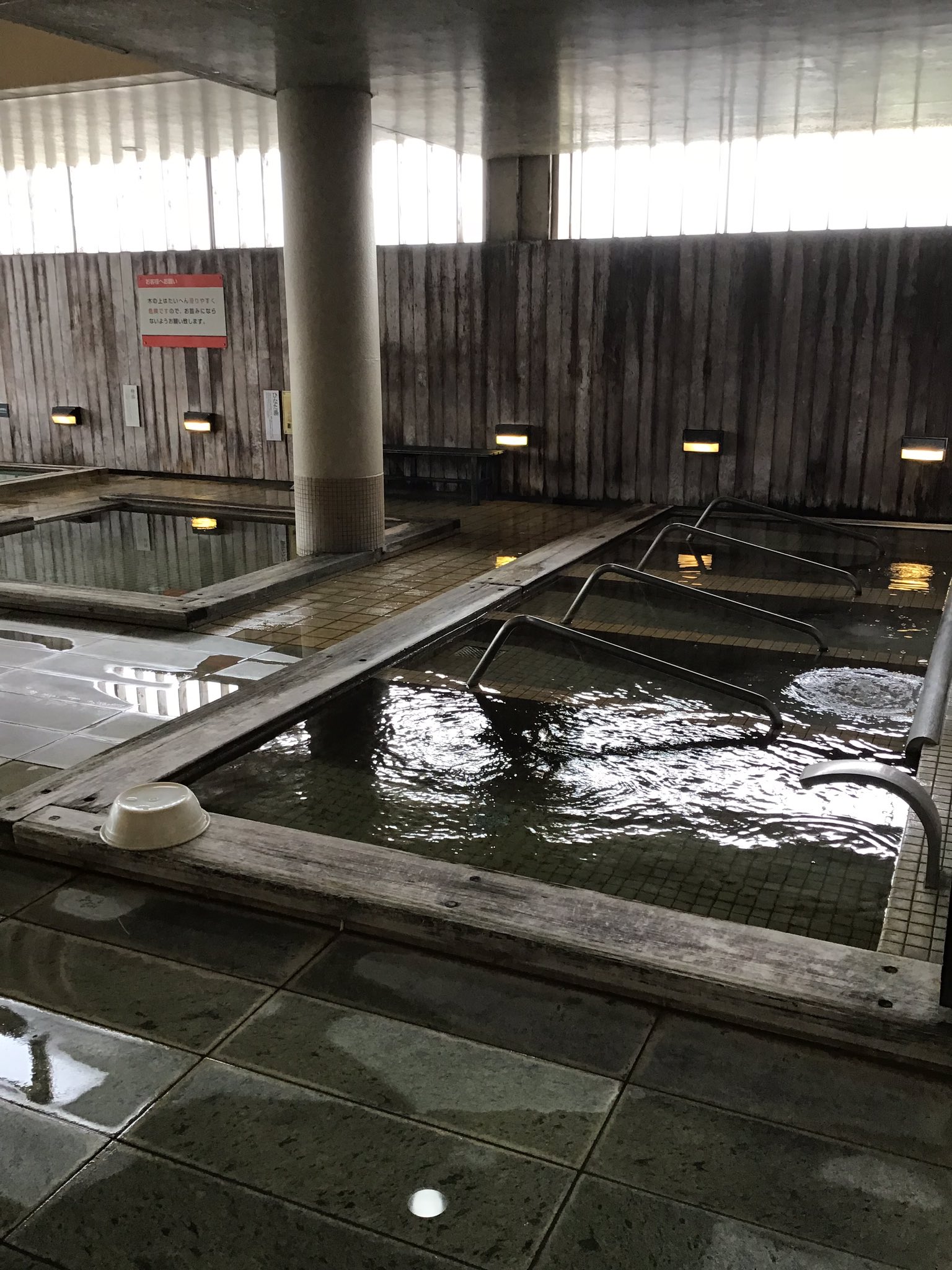 香南楽湯 本日 木曜日は浴室入れ替え日です 11月1日 木 11月7日 水 までは 男湯 木の風呂 女湯 石の風呂 にて営業致します 皆さまのご来店を心よりお待ちしております 香南楽湯 香南 高松市 高松空港 温泉 男湯 女湯 T Co