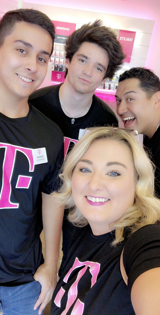 JennyC_TX's tweet image. My squad had some serious fun today with our #Protection360 rockstar @Assurantlupe!  Thanks for your insights and support! 👏👏💯💯🔥🔥 @WirelessVision @Talk_Mobile_ @sdmwrestle @InMeeksOpinion @FirestoneJosh