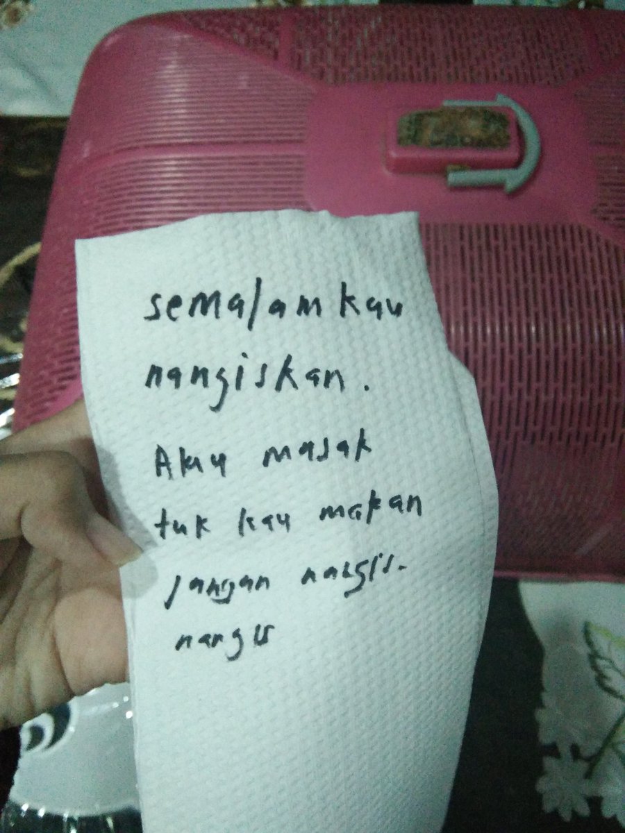 farahhzrh's tweet photo. Tade boyfriend pun takpa as long aku ada abang aku 😭 CUTENYA ABANG AKU 💜💜 https://t.co/eQfPVhQOX7