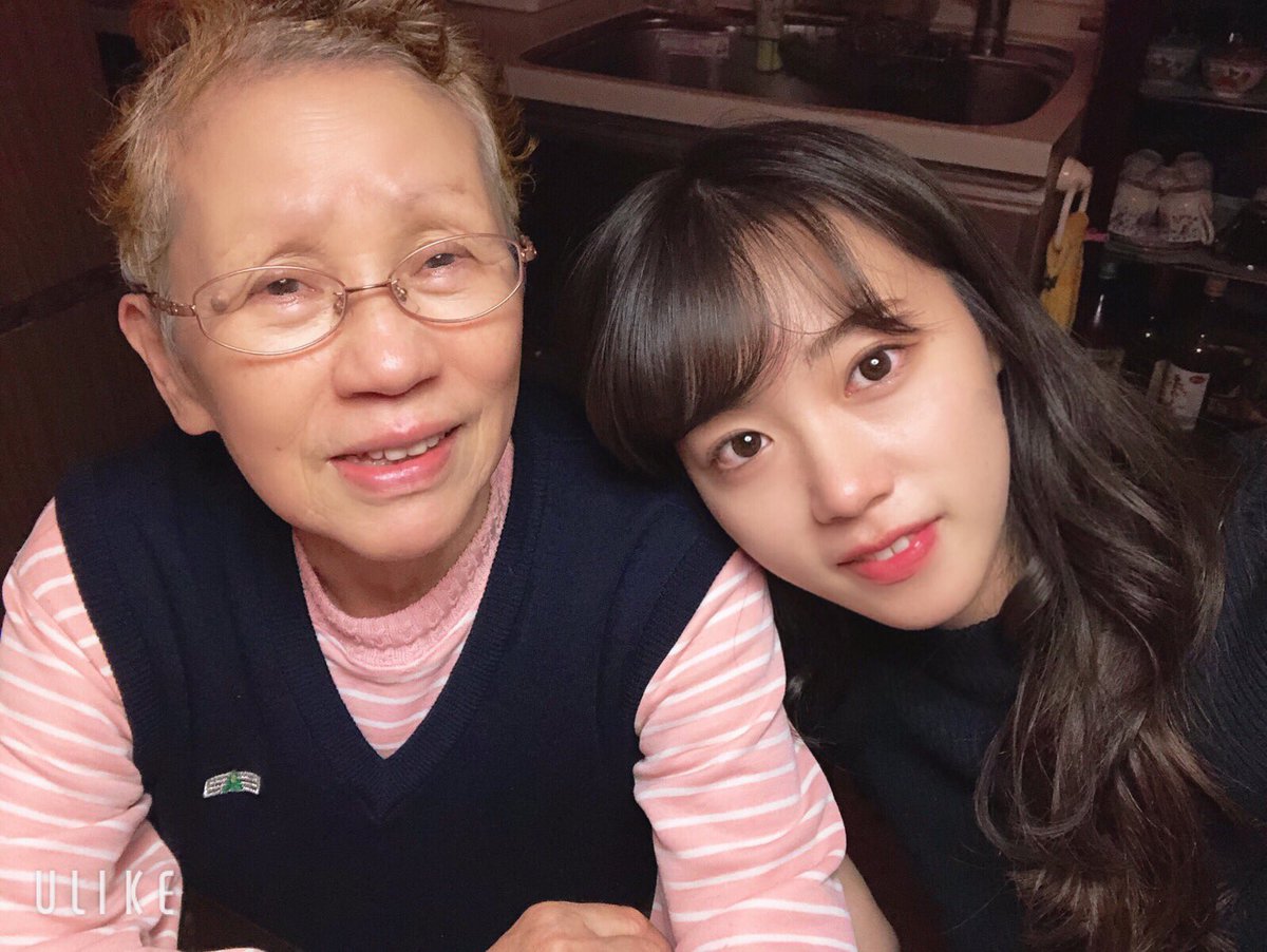 M Mode 18 No 1 佐藤千春 おはようございます 今日はとてもいい天気ですね ひなたぼっこしたい気分です 笑 これは私のおばあちゃんとの写真です 私はめちゃくちゃおばあちゃんっ子で 小さい頃からずっと引っ付いていました 笑 もう歳