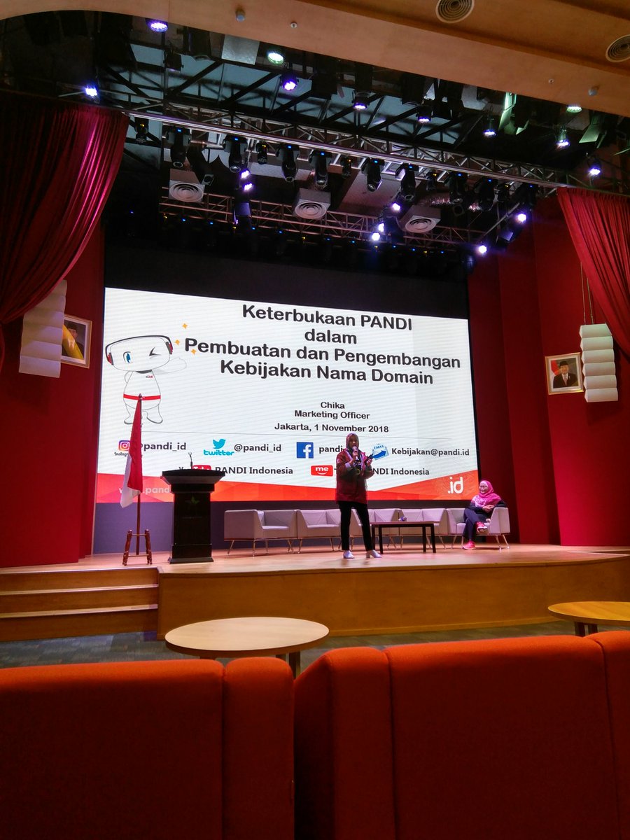 Chika dari <a href="/Pandi_ID/">PANDI .id Registri</a> menjelaskan tentang kebijakan nama domain. Siapa di sini yg sudah punya domain   (nama domain).id ? #IDIGF2018