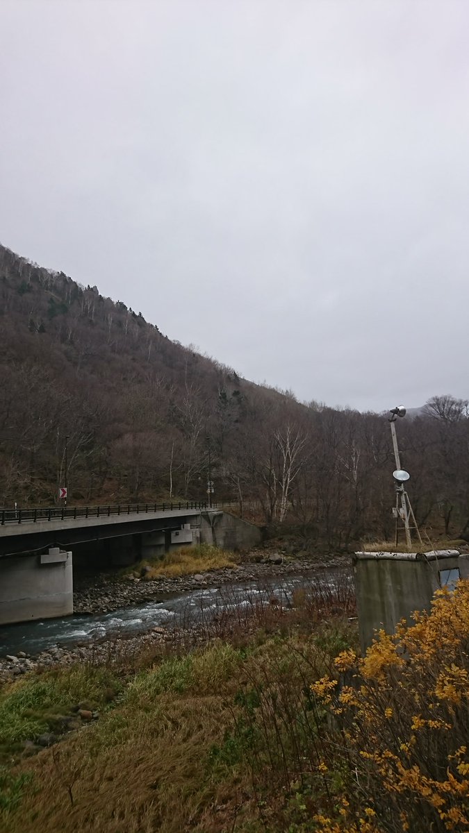 Living Hotel 層雲閣グランドホテル 公式 On Twitter W ﾉｵﾊﾖｫ 本日11月1日の層雲峡天気は小雨まじりの曇り 気温は5 で風も強く寒いです 山の上が微かに白いですね 峠を利用する場合は冬タイヤがおすすめです 今日も一日がんばりましょう 元気
