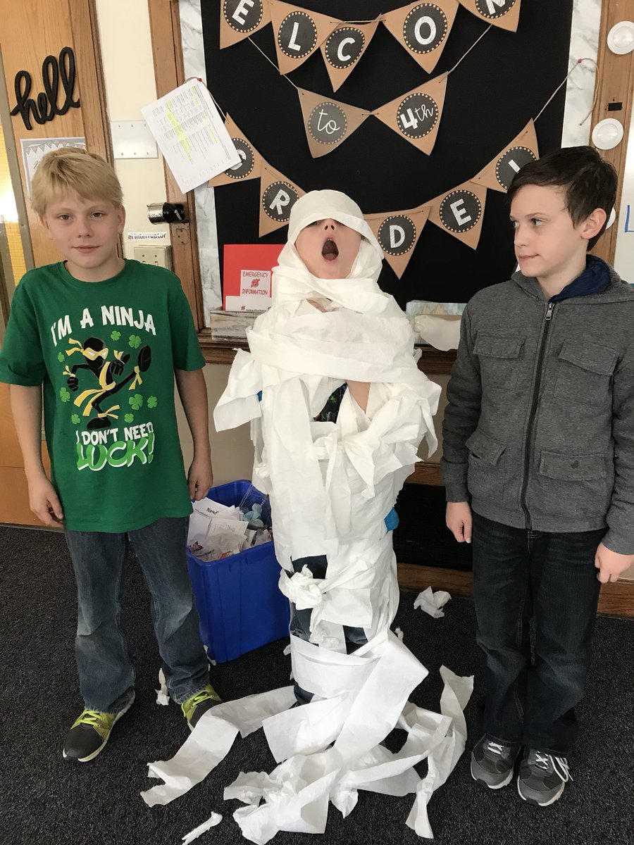 MrsBuffman's tweet photo. Halloween part 2. #EJProud https://t.co/9AbvXuEQX3