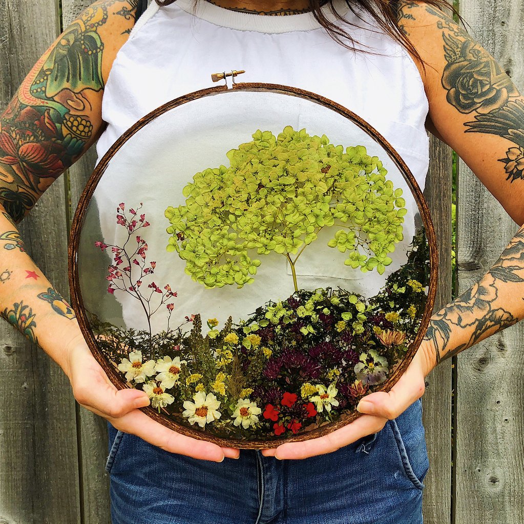 zibbet's tweet photo. So cool! A garden on your wall ππ
π· by: @jupiteroakjewelry
.
#zibbet #zibbethandmade #makeroftheday #artist #resinart #glassart #handmade #diy #pressedflowers #pressedleaf #floralart # #floraldesign #flowers #handmadegifts #handcrafted #handmadewithlove #flowerart https://t.co/ZimQHOmZfD