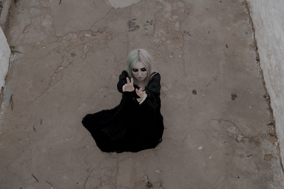 Me begging for likes on İnstagram