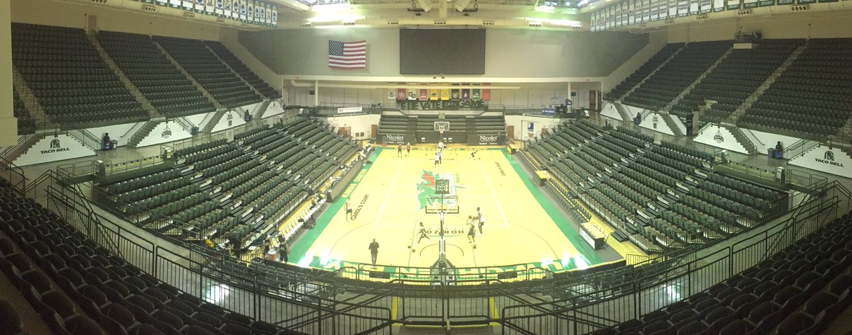 mtumbb's tweet image. The men are on the floor at the Kress Center. One more practice before our first game of the season! Tomorrow night 7:00pm central time!
#FollowTheHuskies