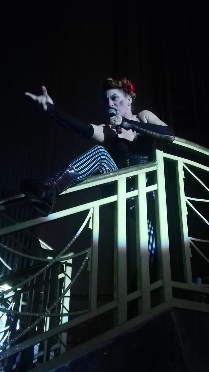 Fantastic Dresden Dolls Halloween show tonight! <a href="/amandapalmer/">Amanda Palmer 🎹</a> <a href="/DresdenDolls/">The Dresden Dolls</a>