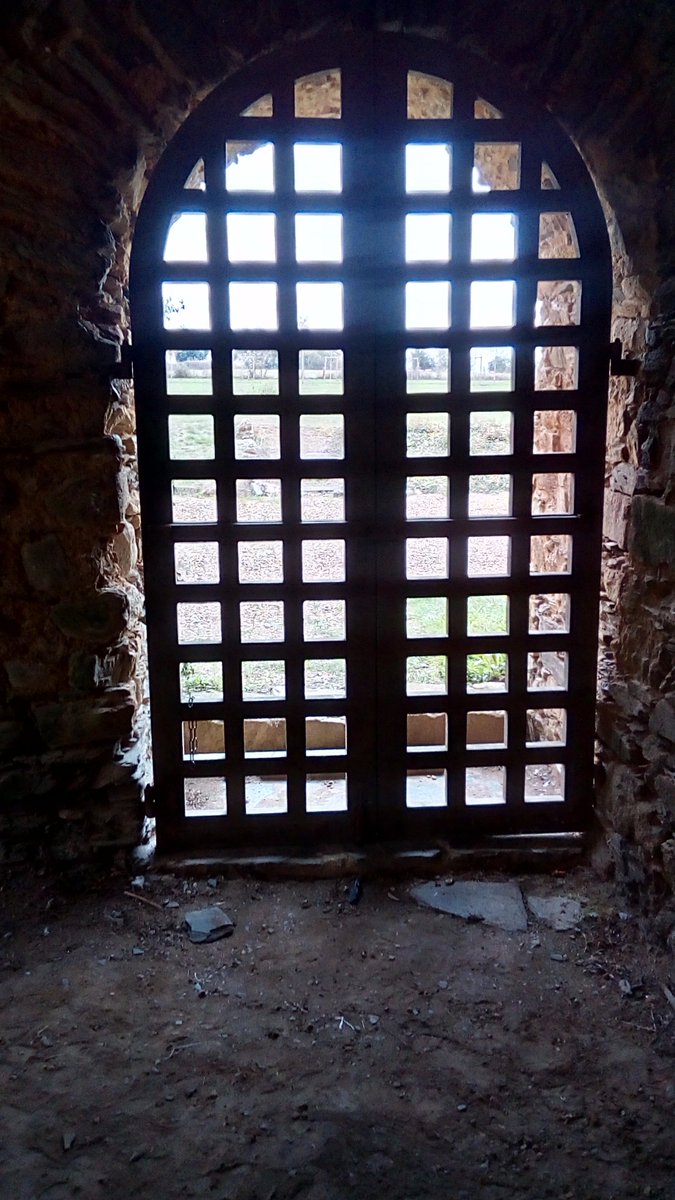 fl_graphisme's tweet photo. Visite au Prieuré de la Jaillette en Anjou pour finaliser le développement du site web.
@Anjoutourisme #prieure #abbaye #lajaillette #louvaines https://t.co/EpuDU5xokB