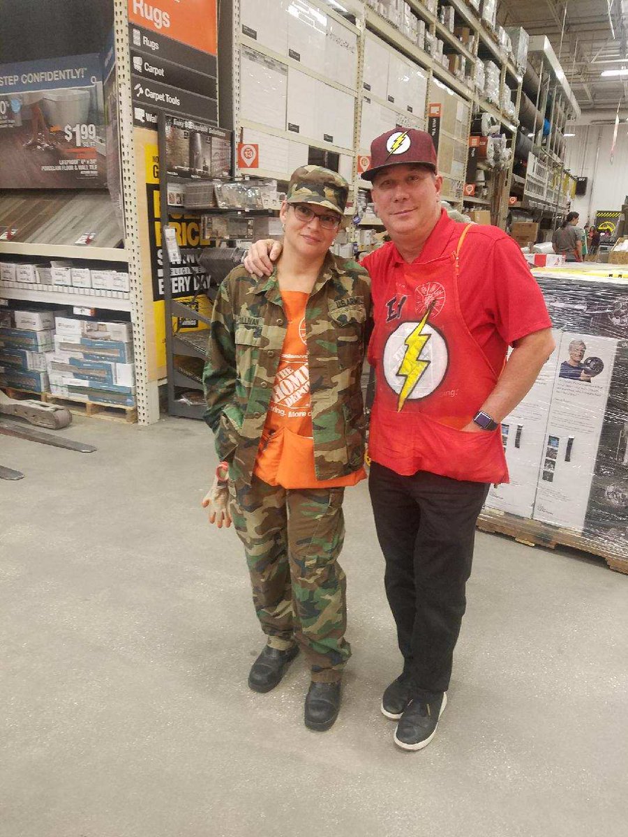 Angy45995461's tweet photo. Me and ed https://t.co/Tt1ZJ4Zsw1