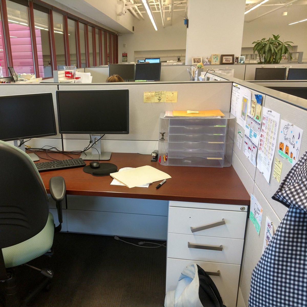 MrsY_teach's tweet photo. Had a great visit to MSA yesterday with @csaddler5 to see our advisees in action at their internships! You can't quite see it in the photo, but one of my advisee's cubicle decorations was a sign that reads "I Love My Internship!" 👍❤️ #realworld #superpro https://t.co/m6xxba4fMK