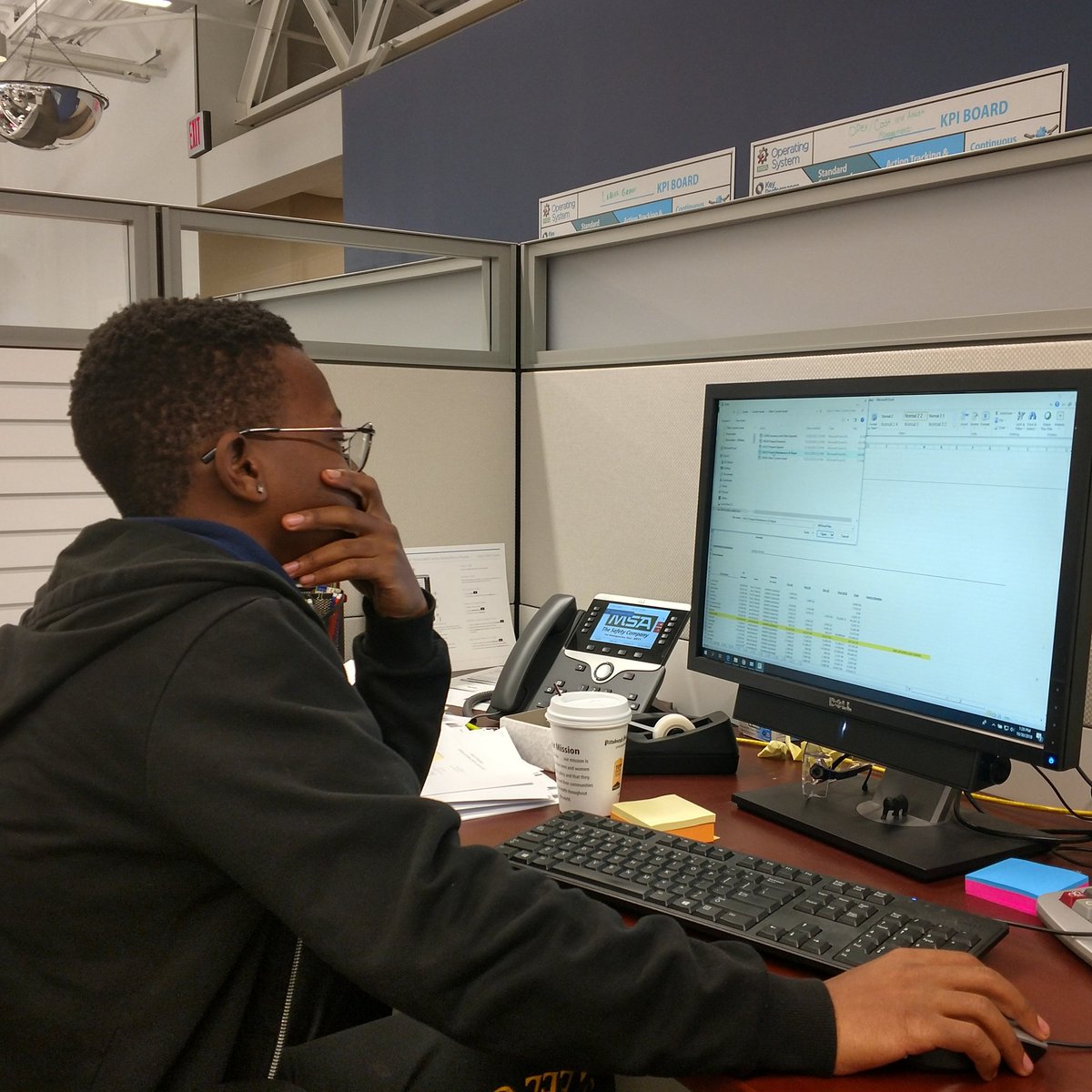 MrsY_teach's tweet photo. Had a great visit to MSA yesterday with @csaddler5 to see our advisees in action at their internships! You can't quite see it in the photo, but one of my advisee's cubicle decorations was a sign that reads "I Love My Internship!" 👍❤️ #realworld #superpro https://t.co/m6xxba4fMK