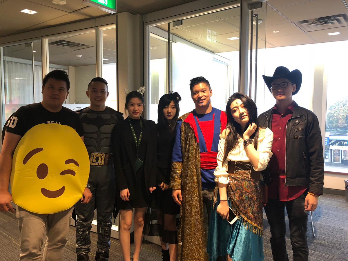Happy Halloween from the Station Square Fam! 😈 #9463 <a href="/maehpowell/">Mae Powell</a> <a href="/Keith_Y_Wong/">Keith Wong</a> <a href="/AndyChien00/">Andy Chien</a> <a href="/erichhtsao/">Eric Tsao</a> @alohaju22 <a href="/__xxash/">Ash | looking for moots</a>
