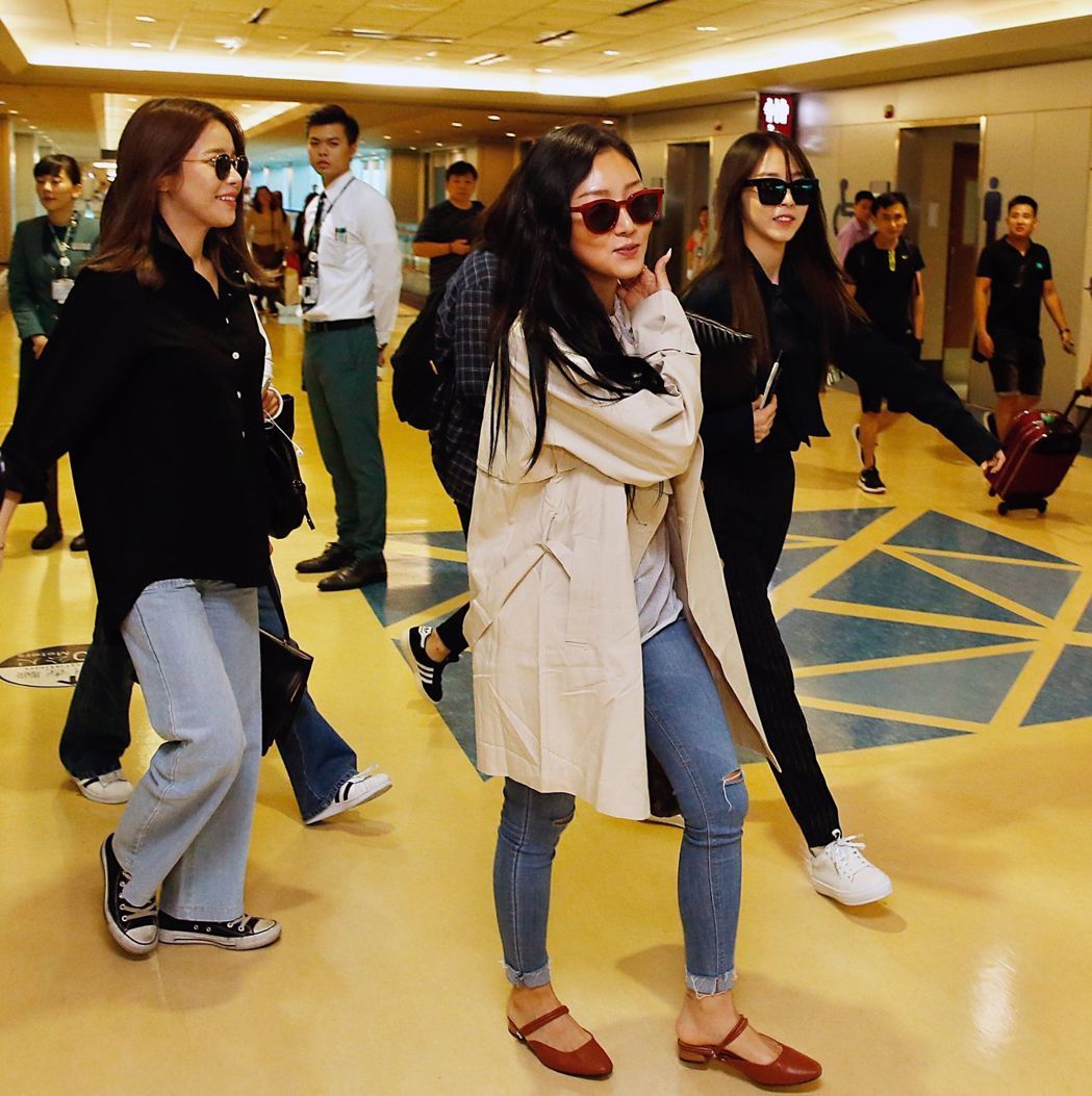 mrsdatebayo's tweet photo. #Hyejin is that child that tries to be free from her parents.
#mamamooairportfashion
#moonbyul #yongsun
#λ§λ§λ¬΄ #comebacksoon
#stantalent
#stanlegends
#stanvisuals
#wherewaswheenie
@RBW_MAMAMOO https://t.co/3D9kmsvi8S