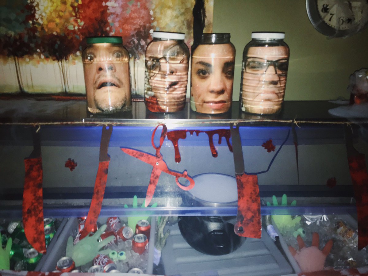 arizonaaxo's tweet image. Having the spookiest day with our sisters! We love our kitchen staff and all they do for us! 👻🤠😤⭐️ Have a safe and fun Halloween!