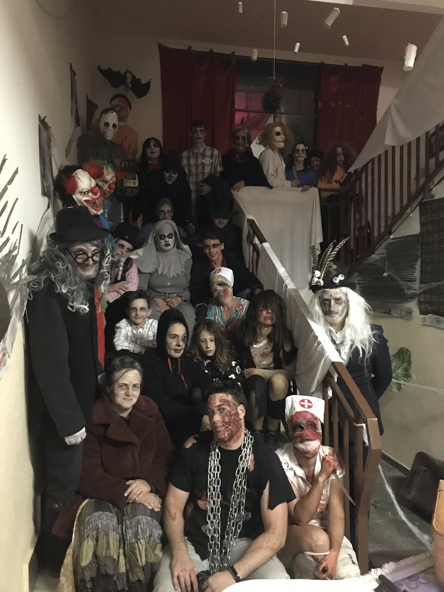 emiliovicruz's tweet photo. Una treintena de actores , un antiguo colegio abandonado y mucho terror , Todo un Gran exito del pueblo de #Bácor que otro año mas se ha superado superando todas las expectativas! Enhorabuena!! #BÁCORTERRORIFICO #Granada #HALLOWEEN https://t.co/40ib8mLn30