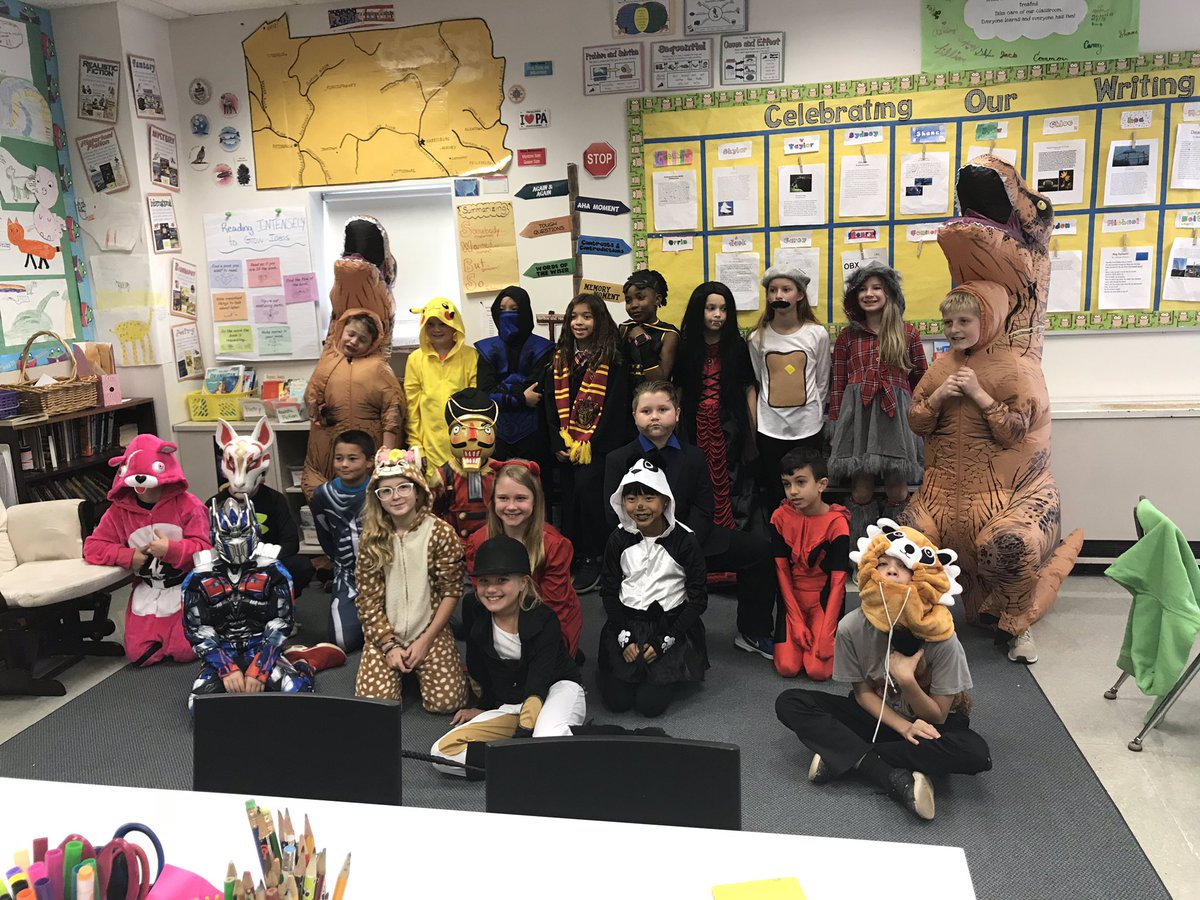 BetsyStone23's tweet photo. Writing scary stories by flashlight and a fun parade and party in L4. Happy Halloween! @SASD_OakRidge https://t.co/GMPBCNG0WB