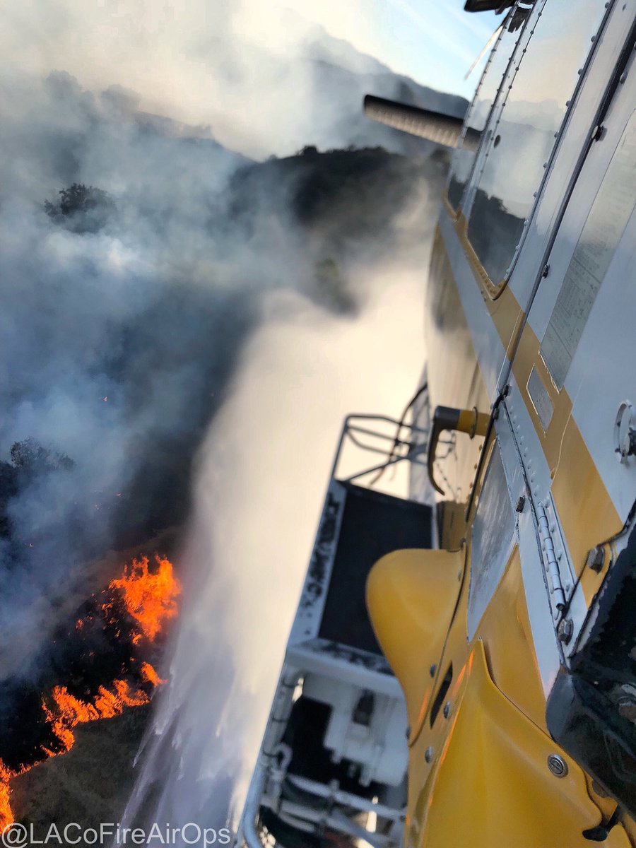 LACoFireAirOps's tweet image. BRUSH FIRE 10/31/18 Multiple @LACoFireAirOps water dropping helicopters assisted @LACoFD with stopping the forward progress of a wildfire near structures in Topanga Canyon. #SantaMariaFire