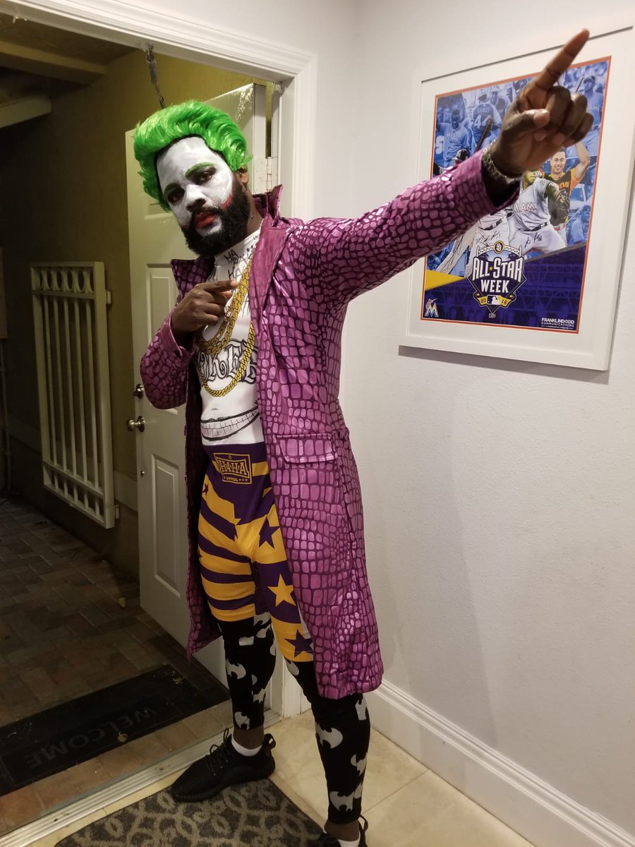 Happy to be returning to @athletics for another great run!! 
Happy Halloween #laflecha🏹🏹🏹