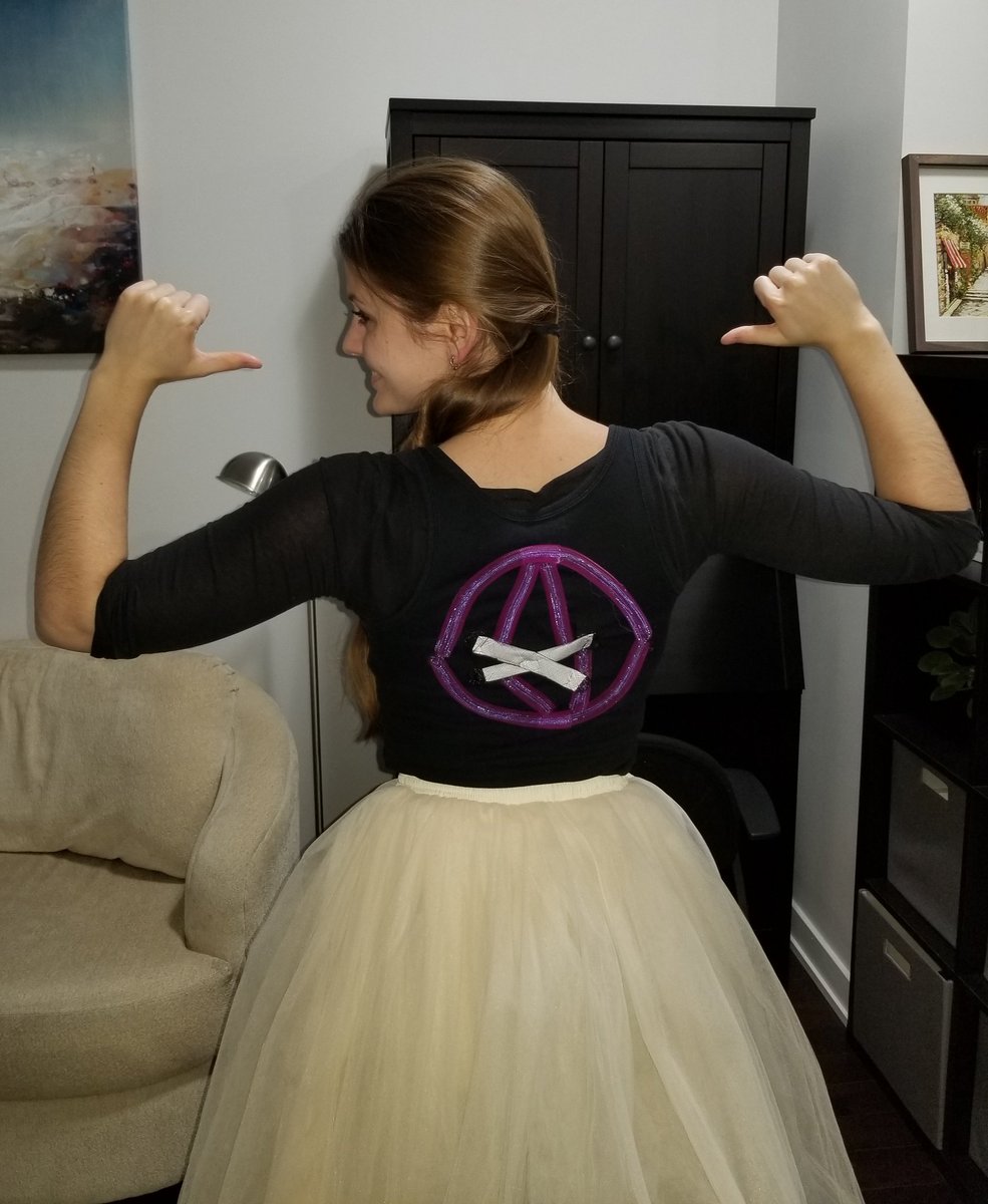 JuliaTheEvoDiva's tweet photo. What kind of Tubulin protein do ballerinas have? Tutubulin!
#Halloween #sciencecostume https://t.co/fqDyamFpK1