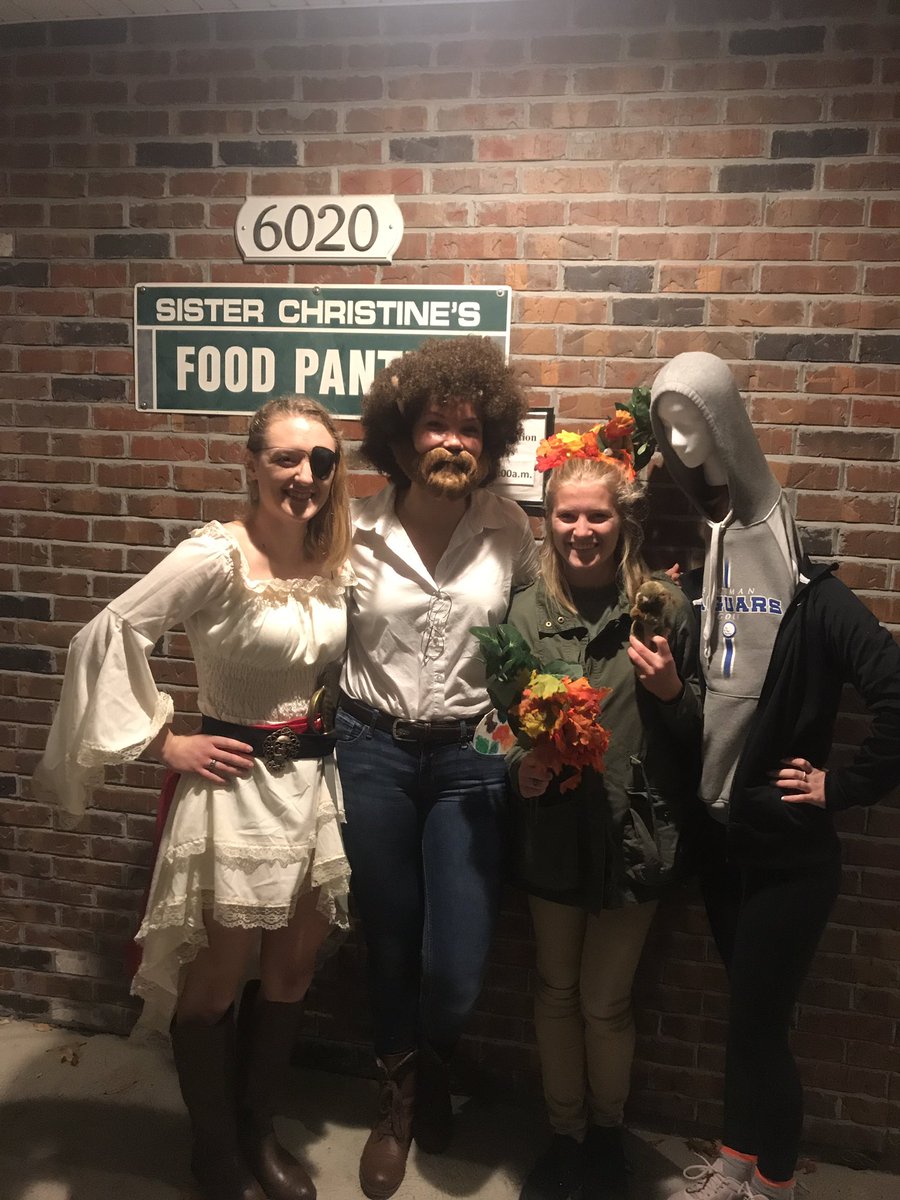 SHSLettermans's tweet photo. Costume Grade: best ever! https://t.co/Q35UMfp1Oz