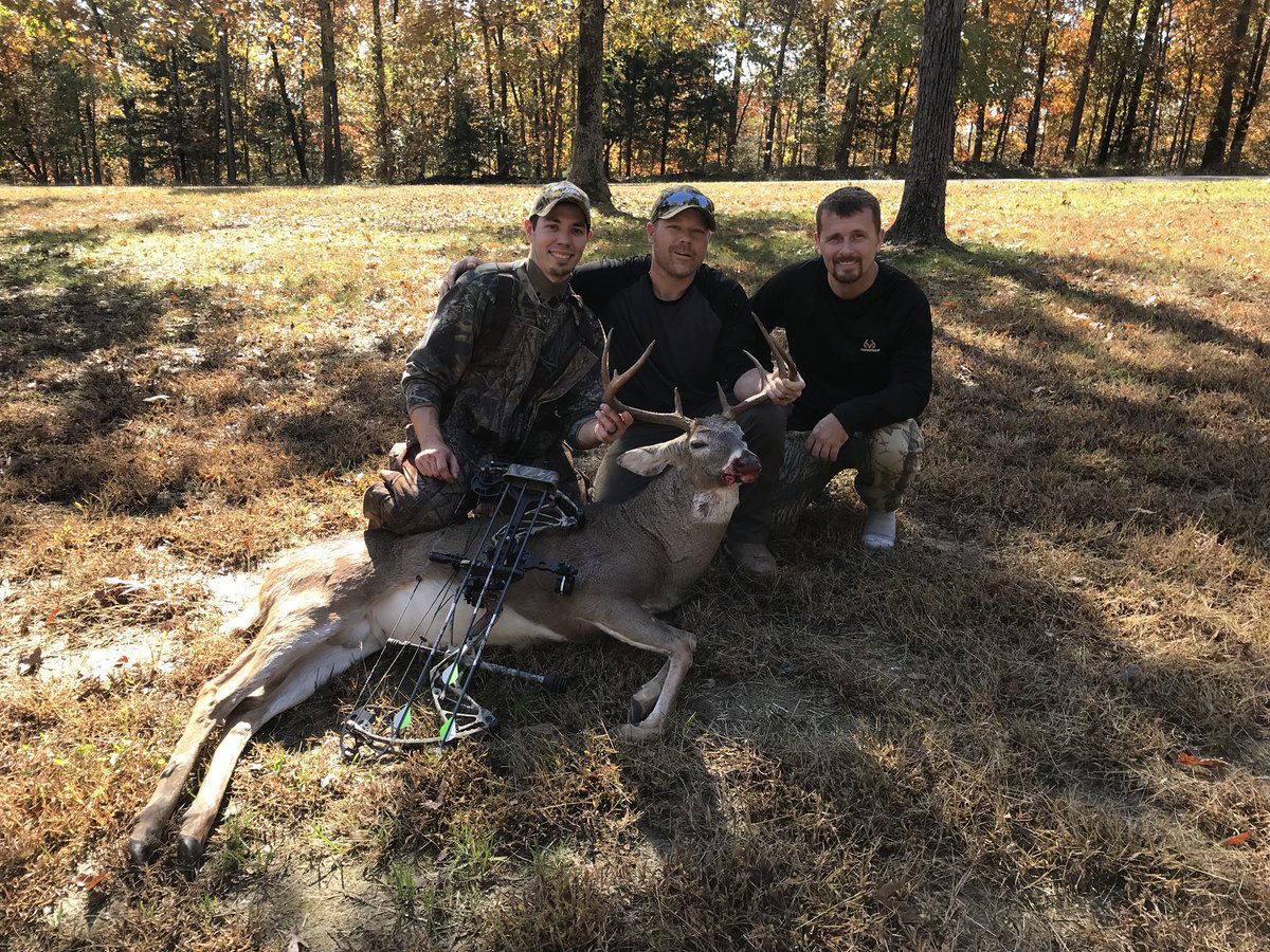 ASunshine8825's tweet photo. Proud of this mature Missouri Whitetail. My largest buck with a bow. Dedication and persistence paid off. https://t.co/lMR2hhpIC4