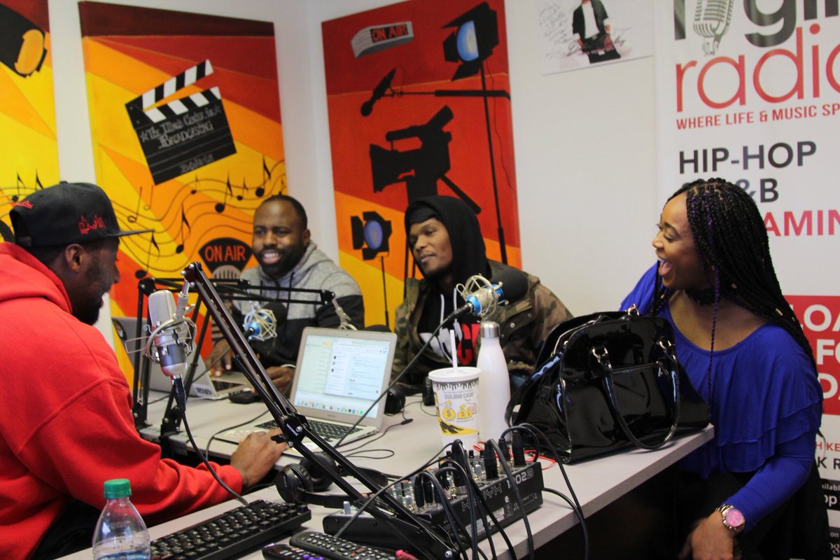 D1CMG's tweet photo. This Past Saturday @_Slitta Was On @illanoizeradio Discussing His Debit Album #PinkNRed & His Headlining Concert "The #PinkNRed Experience" In 2 Weeks! 📸 @RawRulerImages https://t.co/bn7TcGELv1