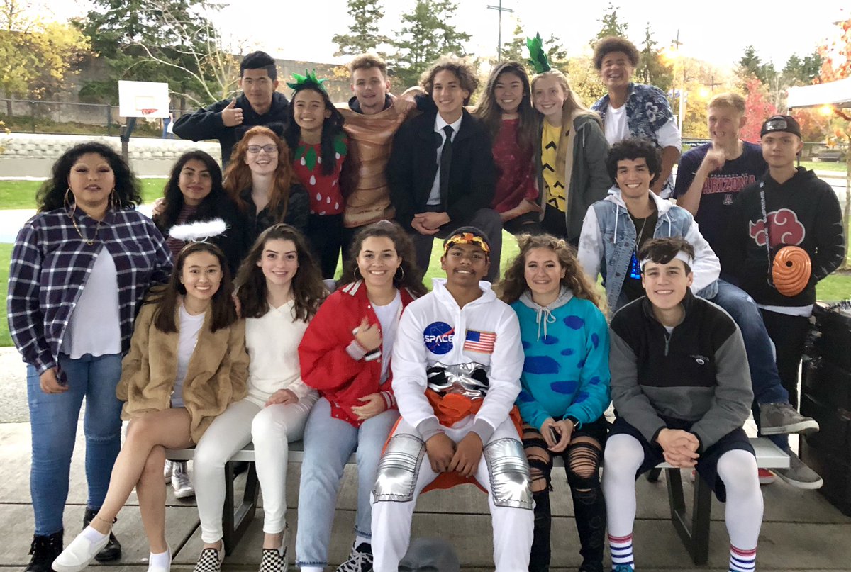 FWPS210's tweet photo. FWPS scholars held a #WEscareHunger event to thank the community for donating food to stamp out hunger! Food drive winner is Decatur with a total of 777lbs collected. Total food lbs collected by all scholars is still being calculated. #FWPSGoal3 @TheGoldenGators @SupCampbellFWPS https://t.co/3x0VJmZymS