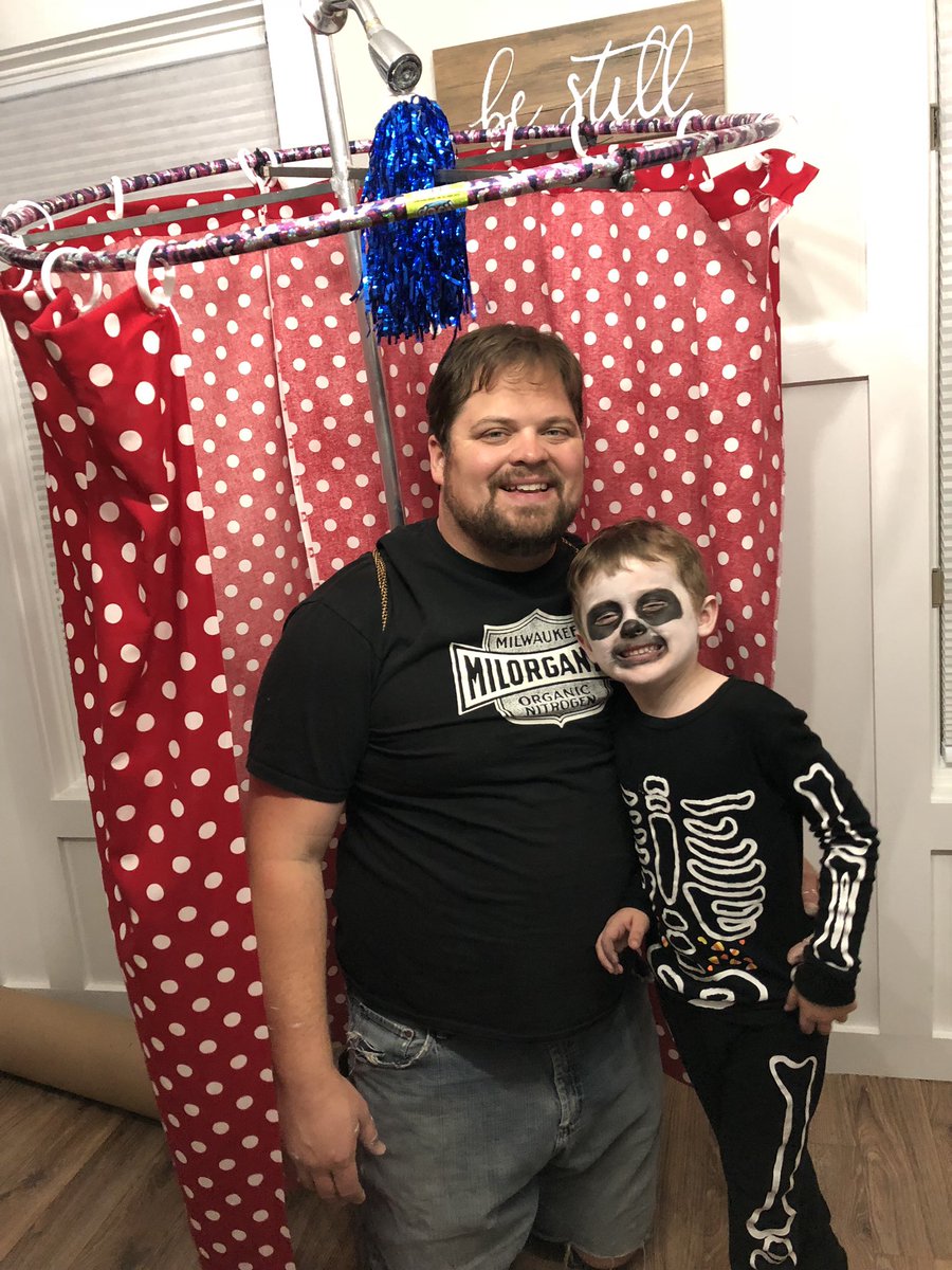 whdavis's tweet photo. @ralphmacchio @WilliamZabka check out little Johnny and Danielson! #waxonwaxoff #bonzi #leavehimalonejohnnyheshadenough https://t.co/wT4yoeZw6i