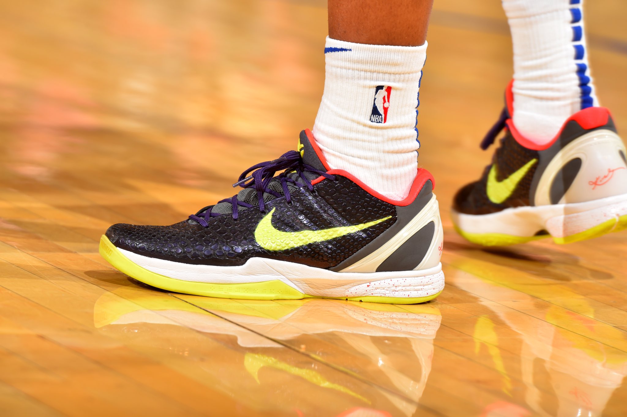 B R Kicks X ISO ZO wearing the Nike Kobe 6 Chaos tonight https t LFhKrUuJ2r X