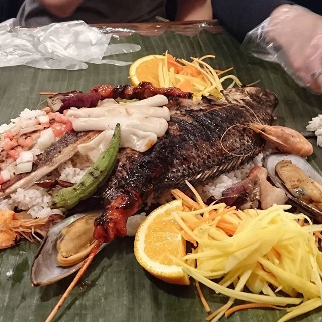 Boodle Fight! Best idea for Halloween dinner. Check it out near Donlands st. #sarapsarap #happyhalloween🎃 #yum #foodie ift.tt/2CU0DGr