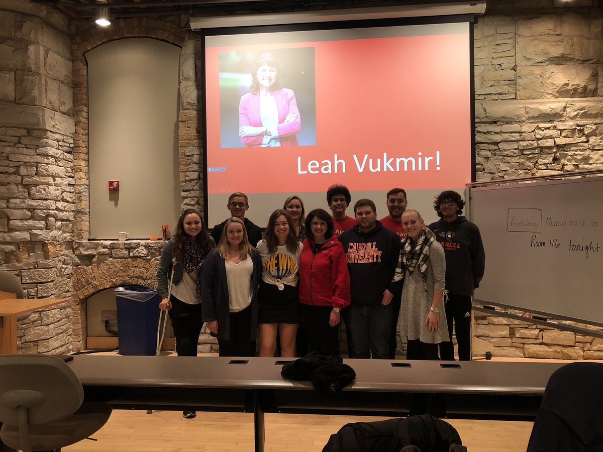 CarrollRepubs's tweet photo. Great event with @LeahVukmir tonight! We need to send Tammy Baldwin to the private sector that she doesn’t even know Exists and send Leah to Bring the #wisconsinway to Washington. Vote for Leah on November 6th! https://t.co/YGDTYbrMCZ