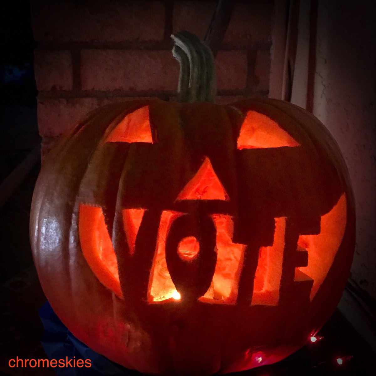 🎃 Nothing’s scarier than someone who doesn’t vote!! 😱

#VOTE 🇺🇸 #ThisIsHalloween #HAPPYHALLOWEEN #Halloween #JackOLanterns