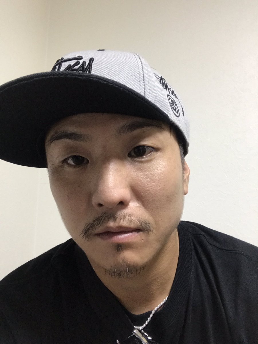 Masahiro Shinjo 新庄雅浩 Twitterren 今更ですが 私の 髭を生やすチャレンジ 2週間で写真ほどで スッカスカだのショボいだの生えてる内に入らんだの すぐ剃ってやりましたよ ワイルドになりたい 髭生えない ワイルドになりたい 誰がスッカスカじゃ