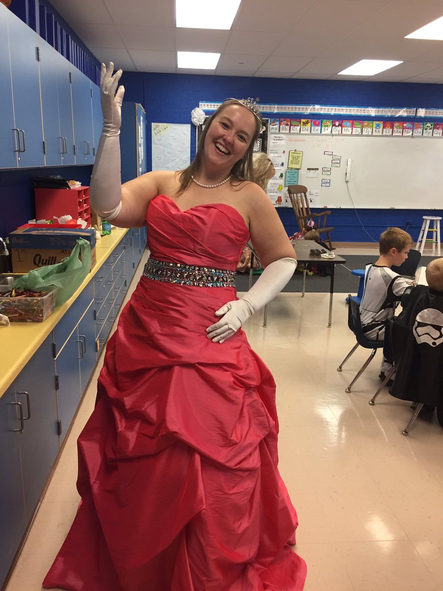 HBRES429's tweet photo. We had such a great Halloween! #classparties #parade #trickortreat https://t.co/y4yzvkmFmF