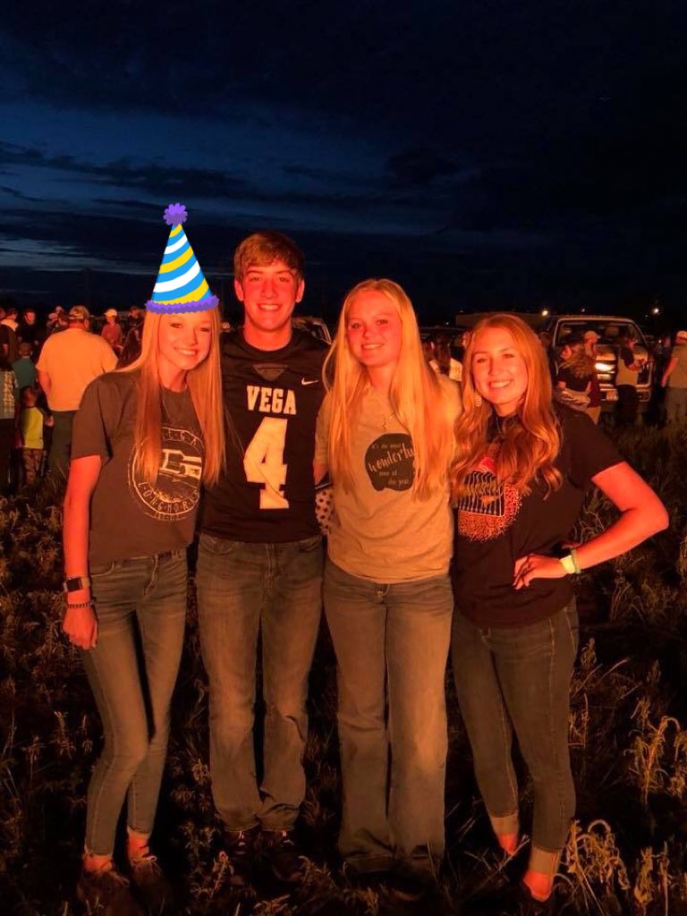 kayleishay's tweet photo. Happy birthday to the nerdiest friend I got! Love ya Al!!🎉@alliejoyce_ https://t.co/I3pZDz1dy2