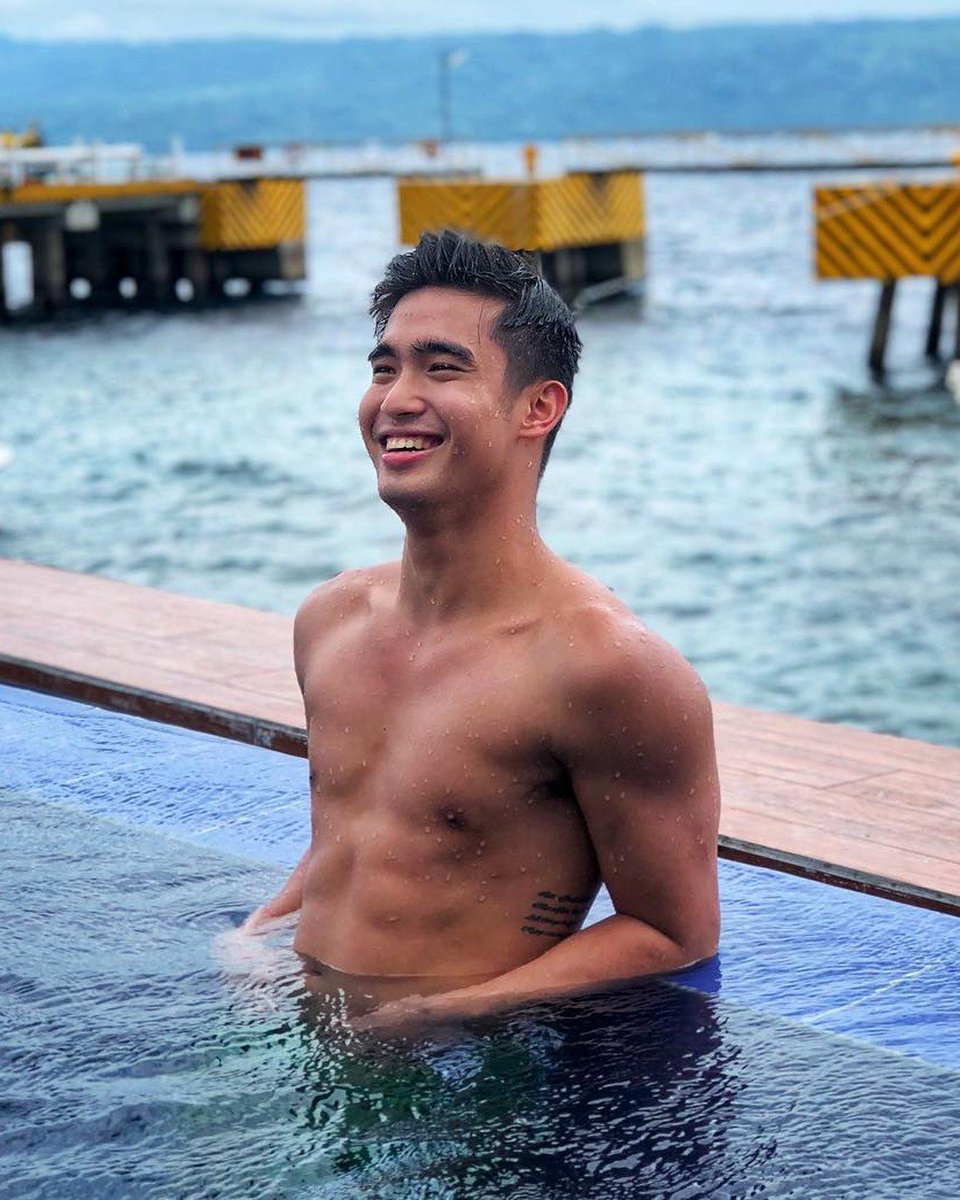 dailyhotdudes's tweet photo. Topless Thursday. Alec Villavicencio. 💪 https://t.co/AJ3WWT4722