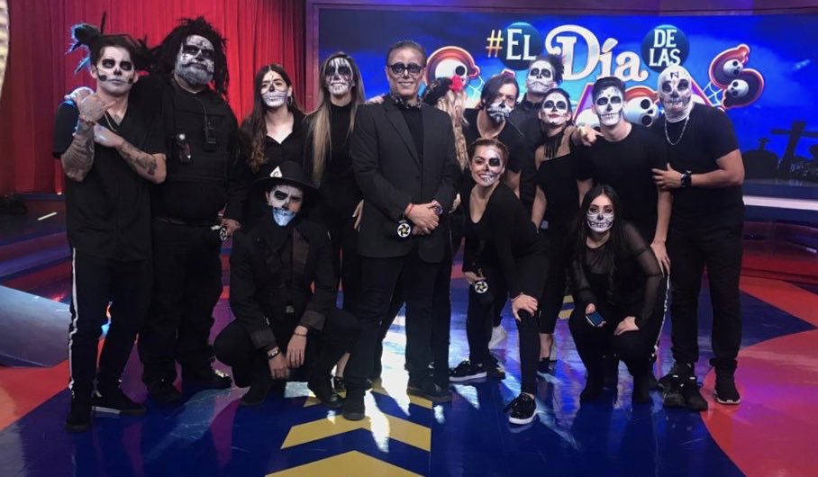 mario_bezares's tweet photo. Empecemos hacer tendencia y solo agradecerles todo el cariño que tienen hacia nosotros  #AcabateloParaUstedes #YoConAcabatelo a darle Especial de #Jaloguin 9:30pm https://t.co/6GOxtMZ3sH