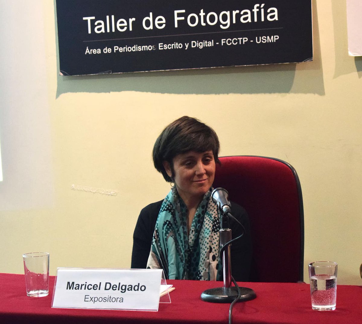 EPeruanos's tweet photo. Se realizó el conversatorio 'Fotografía Conceptual' a cargo de Maricel Delgado, quien cuenta con una larga trayectoria dentro de este arte, gracias al Festival de la Luz en el auditorio de la Universidad de San Martín de Porres el pasado 19 de octubre. #Redacción18 https://t.co/KMQ9CPwokZ
