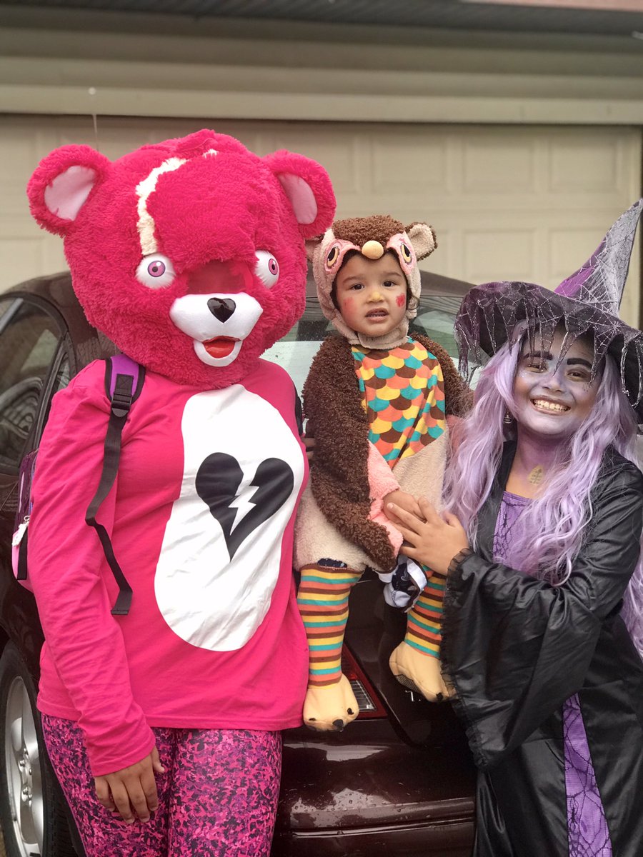 JessicaEMiranda's tweet photo. Happy Halloween ππ»π from the Miranda girls!!! #Fortnite #CuddleLeader #Lechusa #PurpleWitch https://t.co/rhZTjNFAHL