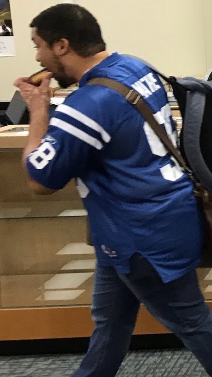 apharvey92's tweet image. This guy gets my vote! #whatcontest #donuts