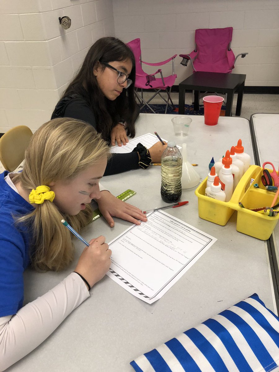 MrsBurks6's tweet photo. A little Halloween fun making lava lamps and learning about density, chemical reactions, and convection currents with @ghackbarth7 https://t.co/8LtJLraQZU