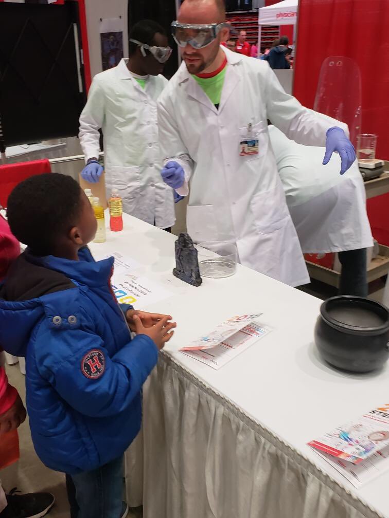 EarleStem's tweet image. @EarleStem community having a blast and #exploringSTEM #earlycollegeexposure #fromElementaryschooltoCollege #CPSfutureCollegeGrads