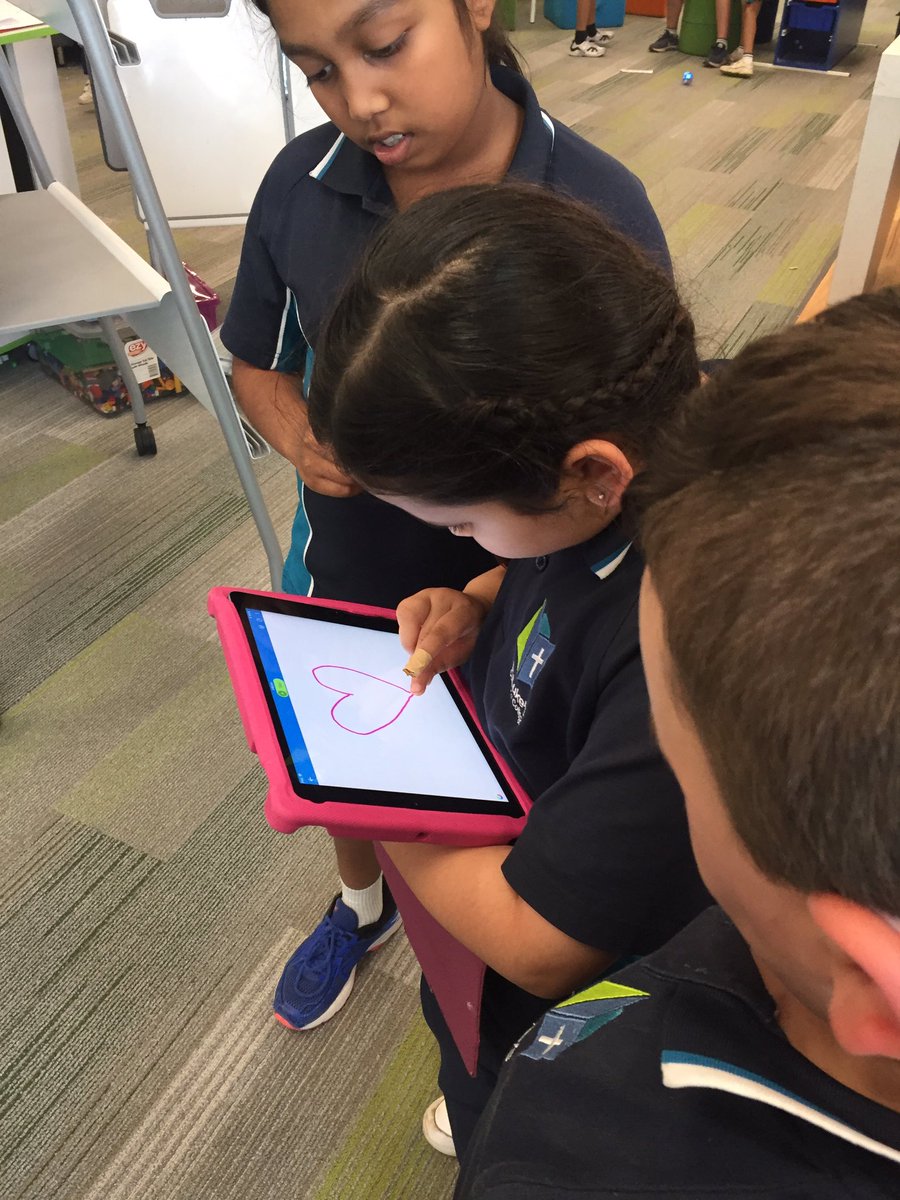 jackiekoel's tweet photo. Stage 2 @StLukesMP are working collaboratively to draw shapes with @SpheroEdu #funwithrobotics https://t.co/imc907nunj