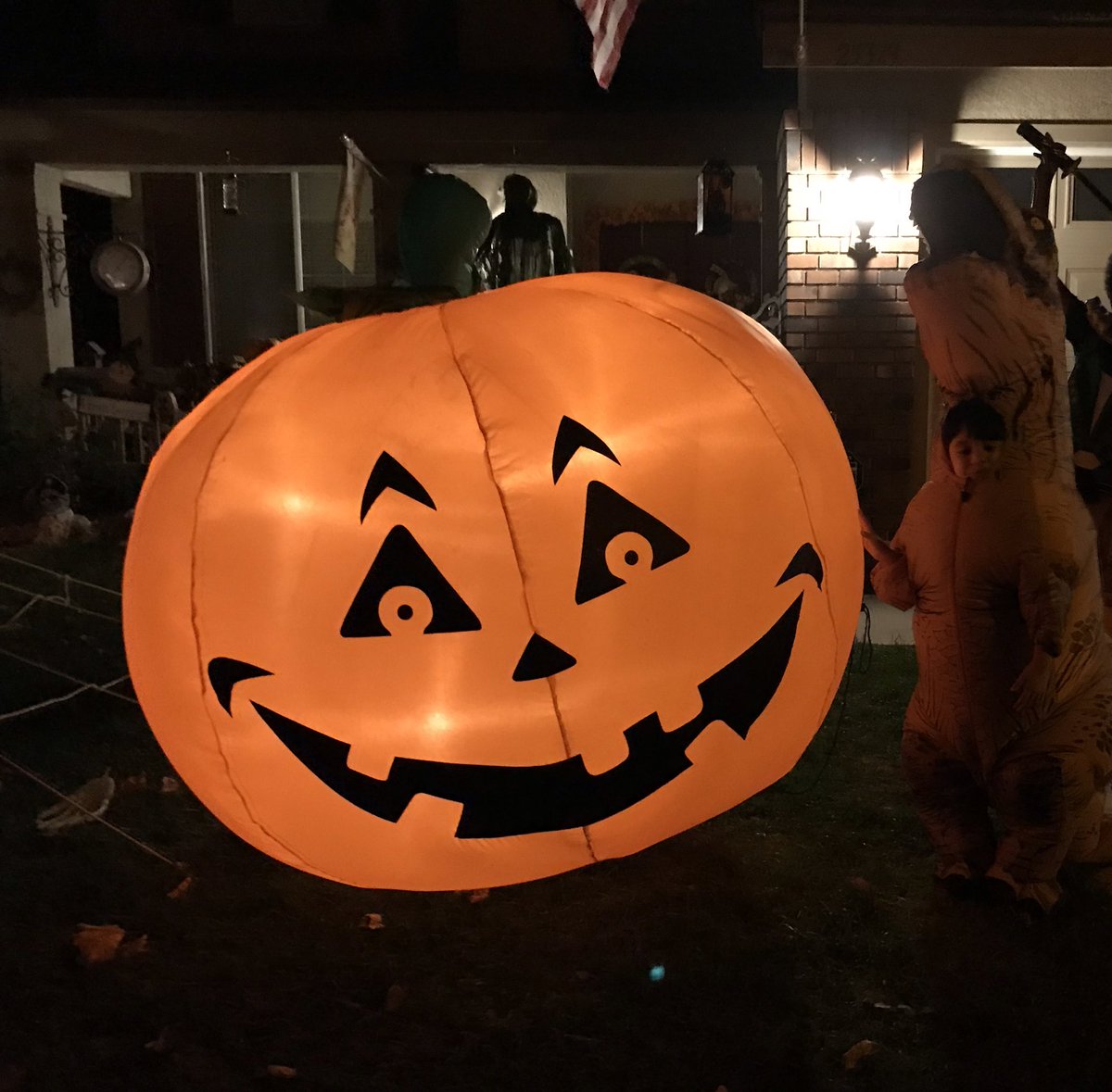 beardmagic18's tweet photo. Happy Halloween Twitter Fam! #EliRex #PlentyofCandyleft https://t.co/dSs3D7igpG