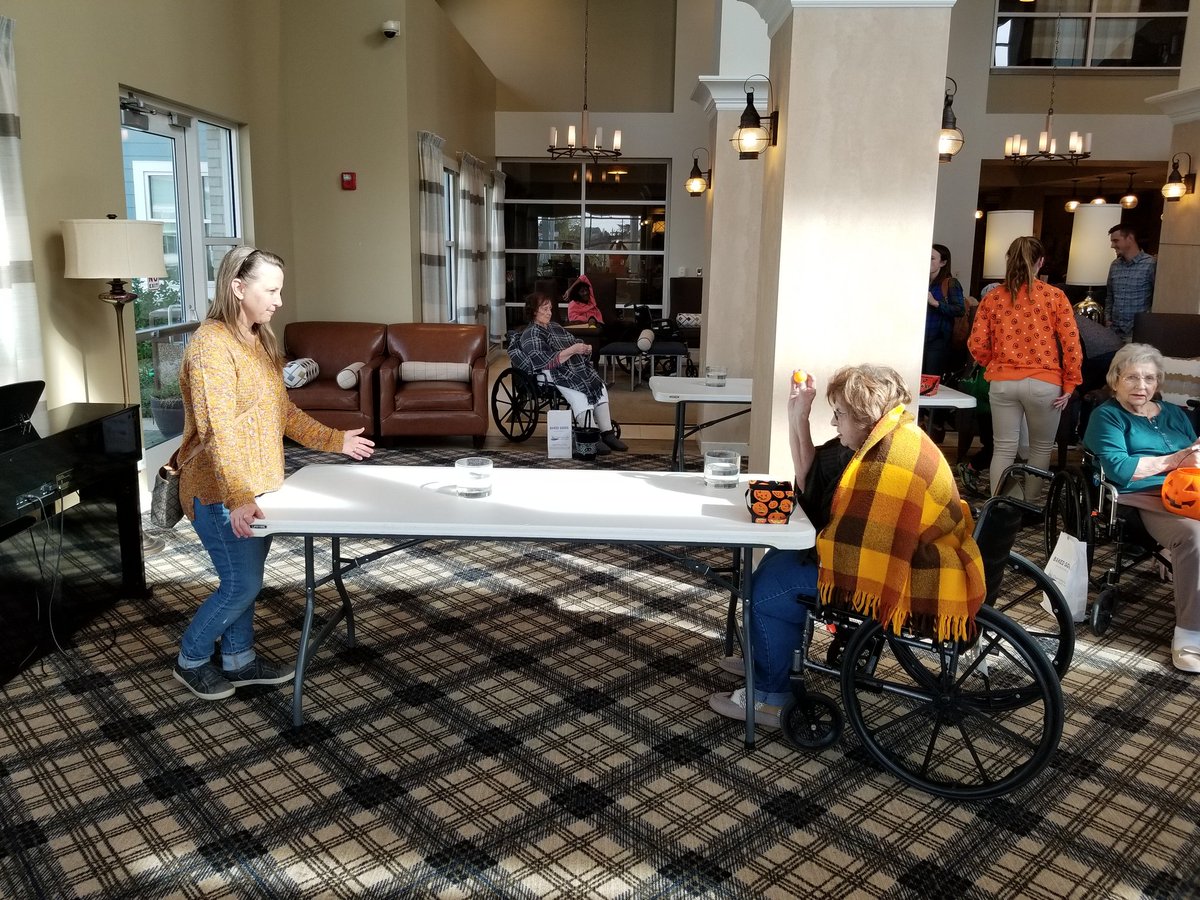 ClearvistaLake's tweet image. Trick-or-treat event. Lots of children dressed up in costumes. Games, treats, cookie decorating &amp;amp; crafts. @TrilogyLiving #FunFilledDay